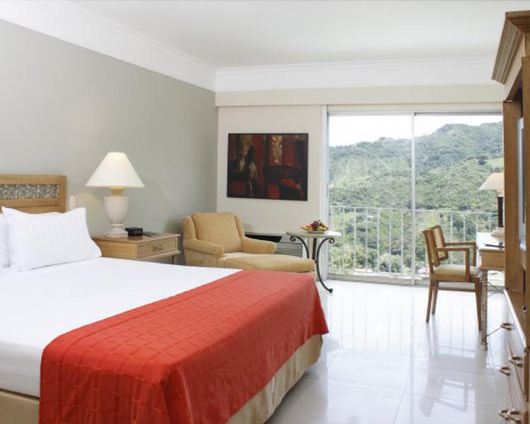 HABITACIÓN STANDARD KING Hotel ESTELAR Altamira - Ibagué